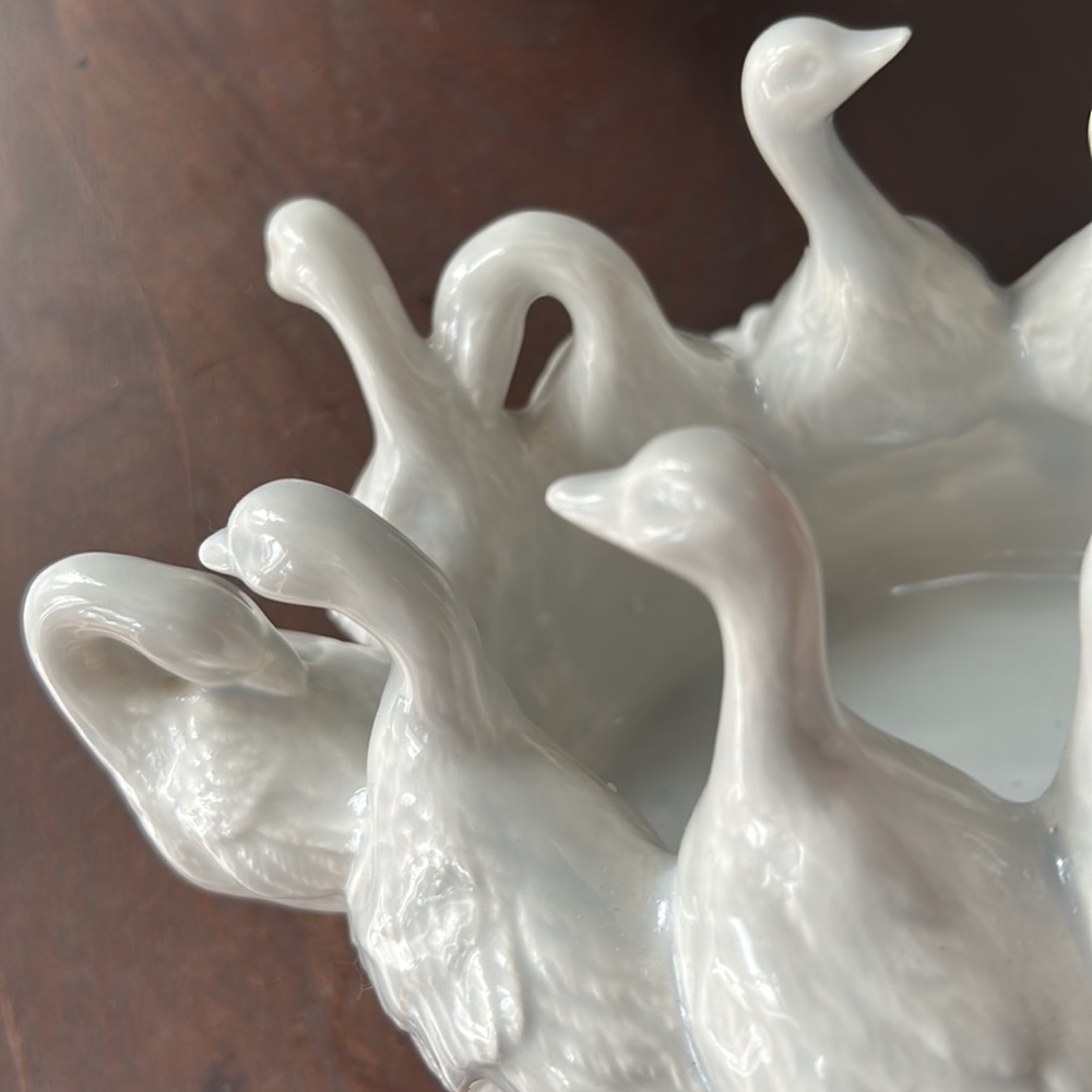 Vintage Gaggle Of 10 Geese Planter - Picture 10 of 13